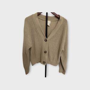 H&M Women's Rib-Knit V-Neck Button-Up Cropped Cardigan in Beige